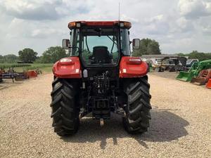 Tracteur à roues AGCO IH 130 à vendre - 70 CV, 4 roues motrices, transmission par engrenages, tracteur agricole avec moteur, boîte de vitesses et pompe haute productivité - Product Image 2