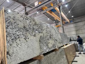 เครื่องตัดหินแกรนิตสีทองอลาสก้าเครื่องตัดหินแกรนิตทันสมัยคุณภาพส่งออกที่ดีที่สุดสำหรับเคาน์เตอร์ห้องครัวบันไดวิลล่าใช้แผ่นใหญ่ขนาด - Product Image 2