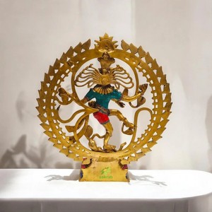 Idole Nataraja en laiton fabriquée à la main symbolisant l'équilibre du pouvoir et l'énergie éternelle, parfaite pour la salle de méditation et les cadeaux. - Product Image 3
