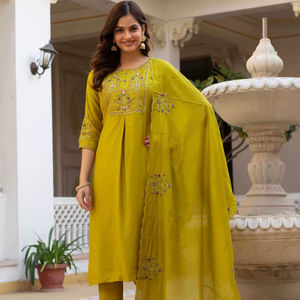 Ensemble Kurta et pantalon traditionnel indien avec dupatta assorti - Product Image 1