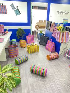 Bolsa de almacenamiento de nailon reutilizable ecológica, bolsas de playa de plástico reciclado tejido a rayas con cremallera RPET, estilo de moda hecho en La India - Product Image 4