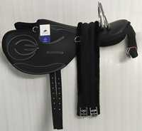 BLUHORSE BH-1079 Selle d'exercice et de course entièrement synthétique, ensemble complet 4 pièces, durable, équestre anglaise, avec armature en plastique incassable