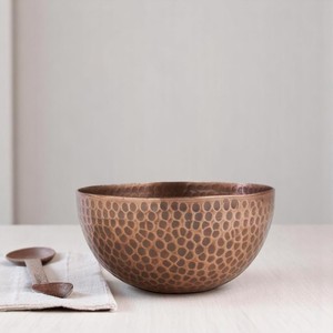 Bol à fruits et à salade rond en aluminium martelé glamour Pièce maîtresse décorative fabriquée à la main Bols à texture riche et design - Product Image 4