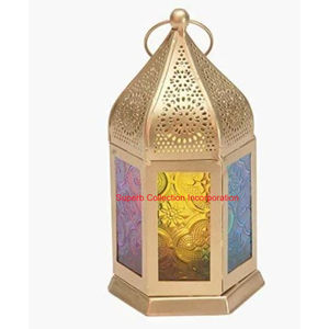Lanterne en métal marocain doré antique avec bougeoir décoratif suspendu et de table pour la décoration intérieure du Ramadan et des mariages - Product Image 6
