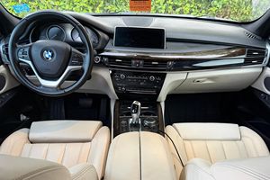 Excelente estado. BMW X5 xDrive35d Turbodiésel 2017 usado, con tracción en las cuatro ruedas. - Product Image 4