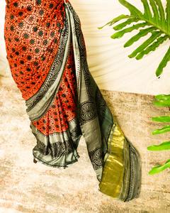 Saris saris de créateur vêtements de fête broderie de mariage travail saris en soie banarasi lourd avec chemisier lourd - Product Image 3