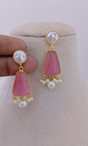 ชุดต่างหูไข่มุกแบบสง่างามปรับแต่งได้ชุดเครื่องประดับโลหะทองเหลืองหนักเคลือบมุกเทียมสำหรับผู้หญิงจำนวนมากสไตล์พังค์สีชมพู - Product Image 5