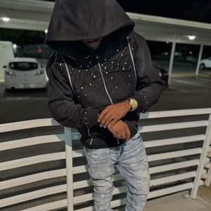 Sudadera con capucha de forro polar con cremallera y logotipo personalizado con etiqueta privada y diamantes de imitación superventas 100% algodón Streetwear Unisex negro - Product Image 5