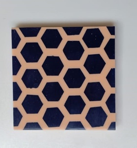 Dessous de verre en résine et MDF écologique de conception hexagonale classique de haute qualité personnalisable à la main 10x10cm pour un usage commercial - Product Image 2