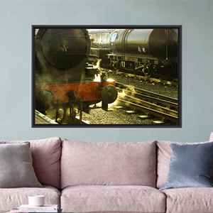 Tableau imprimé sur toile : Train à vapeur minimaliste sur voie ferrée, 1P : encadré noir - Product Image 1