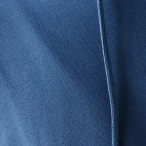 Sweat à capuche pour homme de style urbain, conçu pour un usage confortable, avec une forme épurée et un look décontracté élégant. - Product Image 6