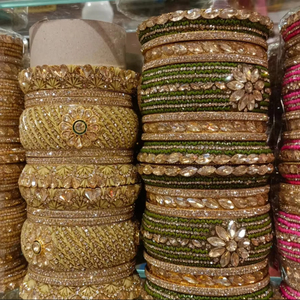 Élégant Kundan Stone Work Bangles Kundan Latkan Parfait pour les mariages, les fêtes et l'usure quotidienne Tendance et abordable - Product Image 1
