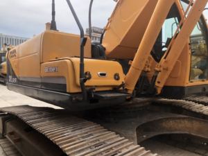 Pelle sur chenilles Hyundai 305LC-9T originale et d'occasion 31 tonnes Engins de terrassement Modèle 2023 Capacité du godet 1.4m 95% NOUVEAU Faible - Product Image 3