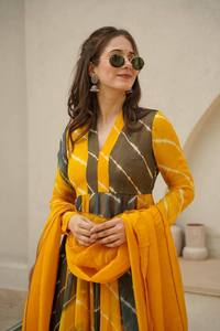 Belle robe à imprimé Laheriya avec Dupatta et Pent par le grossiste Fabzone - Product Image 3