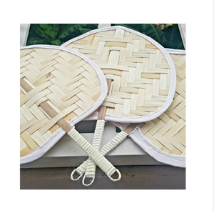 Éventails à main en bambou fabriqués à la main: un mélange parfait de tradition, d'art et d'éco-convivialité - Product Image 3