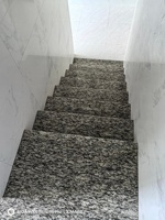 Escaliers en granit personnalisés motif vague marine avec marches et contremarches antidérapantes en granit populaire pour intérieur et extérieur