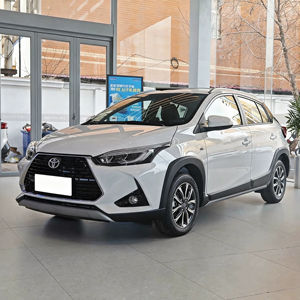 El Toyota Yaris L Vitz Modelo 2022 ZhiXuan X 1.5L CVT Luxury PLUS Edition es un hatchback subcompacto. - Product Image 1