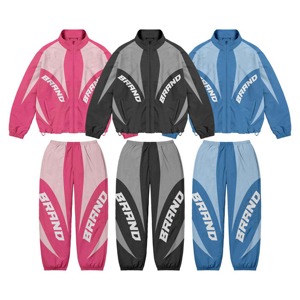 Ensemble de survêtement deux pièces personnalisé pour l'hiver : sweat à capuche coupe-vent tricoté écologique style vintage et short - Product Image 3