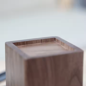 Boîte de rangement en bois massif pour cadeau de bureau d'affaires avec logo sculpté porte-stylo en bois de noyer noir par Crescent Crafts - Product Image 3