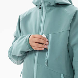 Veste d'extérieur de conception de haute qualité Softshell à forte perméabilité à l'air spécialement créé pour les sports de plein air par Boomletcorp. - Product Image 2