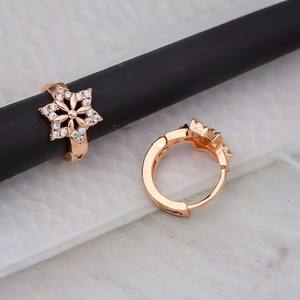 Elegantes Pendientes de Aro Clásicos Chapados en Oro Rosa para Mujer, Ligeros y con Estilo, Regalo Ideal para Fiestas de Oficina y Uso Diario - Product Image 1
