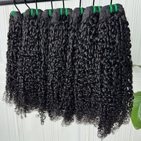 Extensiones de cabello humano negro natural con rizos pixie, suaves y apretados, con textura completa para peinados cortos y rizados.