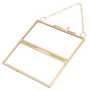 Cadre photo en métal de style antique avec finition or brossé, parfait pour les intérieurs classiques et les portraits de famille intemporels - Product Image 6