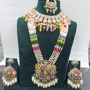 Elegantes pendientes de araña de aleación de zinc chapados en oro de sombra larga con forma de campana étnica con circón para una apariencia glamorosa - Product Image 1