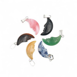 Colgante de Jade Blanco Natural Chapado en Oro de 14K, Piedra Preciosa de Luna Creciente Tallada a Mano para Collar y Fabricación de Joyas - Product Image 4