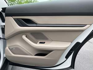 2022 para Taycan 2.000 SUV Miles AWD Paquete Premium Caja de cambios automática en su mayoría sin modificar Cuero ligero Litio izquierdo - Product Image 2