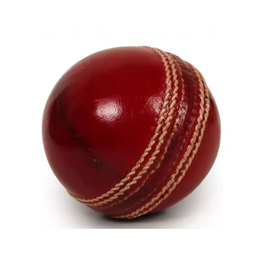 Balle de cricket rouge de conception personnalisée de haute qualité en cuir véritable balle dure de sport pour la pratique intérieure et extérieure les plus populaires - Product Image 1