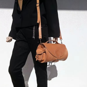 Bolso Boston de hombro a la moda de cuero Multicolor con logotipo personalizado, bolso de mano para mujer, bolso de maquillaje cilíndrico para mujer, bolsa de maquillaje de estilo bohemio, bolso de mano cilíndrico para mujer, bolso de mano de mujer de estilo bohemio, bolso de maquillaje de marca multicolor, de estilo bohemio - Product Image 1