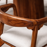 Chaise de salle à manger en bois massif |   Revêtement en velours ou en cuir véritable |   Fauteuil au design Japandi moderne |   Couleurs et finitions personnalisées
