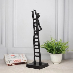 Pareja elegante en escalera Mesa artística Showpiece Decoración simbólica para el hogar Oficina Evento Regalo Pieza de exhibición romántica Chapado en oro - Product Image 4