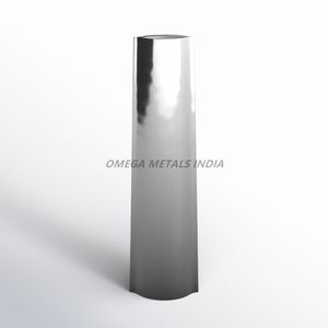 Vase en métal rectangulaire martelé doré de qualité supérieure avec un design ajouré artistique parfait pour une décoration élégante de la maison ou du bureau - Product Image 4