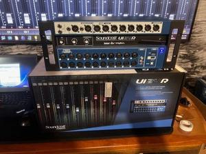 Meilleure qualité supérieure, son authentique, console de mixage numérique alimentée à 24 entrées, télécommandée, fabriquée aux États-Unis, Sound Crafts Ui24 - Product Image 3