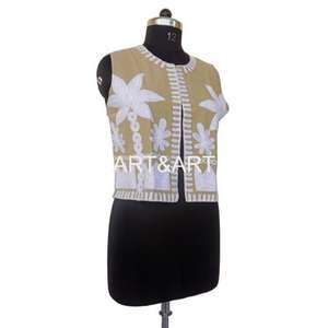 Chaqueta de Invierno para Mujer Hecha a Mano 100% Algodón con Bordado Suzani, Abrigo Corto de Tela TNT con Estilo y Diseño de Bata - Product Image 5