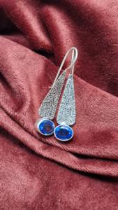 Elegantes Pendientes de Plata de Ley 925 con Piedra Preciosa de Tanzanita, Regalo Único Hecho a Mano para Ella - Product Image 2