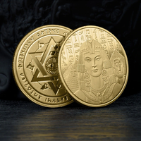 Pièce commémorative personnalisée par le fabricant, en argent et or, représentant une pyramide grecque antique, un dieu soleil égyptien et une reine