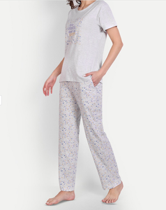 Ropa de dormir y de descanso para mujer, al por mayor precio económico, conjunto de pijama estampado, Top y pantalones de manga larga con cuello redondo - Product Image 4