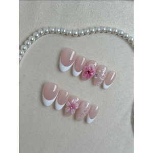 Faux ongles en dentelle rose pâle, design chic avec une touche de rose pour un look féminin - Product Image 3