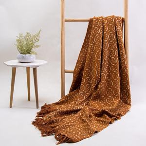 Manta de sofá decorativa personalizada con estampado de bloques florales hechos a mano de algodón orgánico - Product Image 5