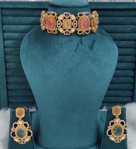Ensemble de collier ras du cou de qualité supérieure inspiré de Sabyasachi, peut être porté avec des tenues ethniques et occidentales, parfait pour les soirées - Product Image 1