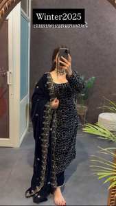 Traje de Diseñador de Terciopelo Viscosa Pesado con Top, Pantalón y Dupatta para Celebraciones Festivas, Eventos Nocturnos y Eventos Especiales en Venta - Product Image 6