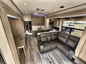 NOUVEAU 2026 G-R-A-N-D RV D-E-S-I-G-N M-O-M-E-N-T-U-M M CLASS 344M prêt à la vente - Product Image 2