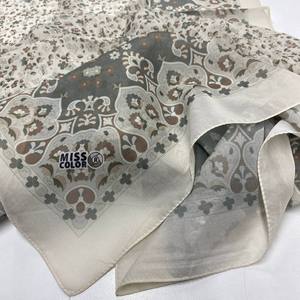 Pañuelo Cuadrado de Moda Miss Color Premium de Poliéster Chiffon 140x140 cm, Estampado Digital, Suave al Tacto, Ligero, Transpirable y Antiarrugas - Product Image 1