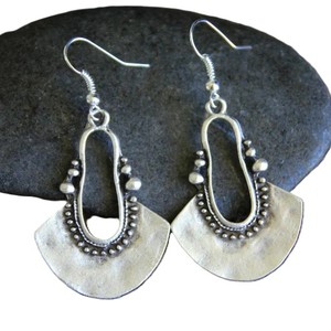 Pendientes de aro de cobre martillado clásicos para mujer de estilos de moda chapados en oro hechos a mano con muchos patrones de diferentes formas - Product Image 3