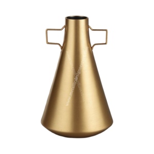 Florero moderno de hierro dorado cepillado costero con diseño de cono y manijas triangulares para decoración de boda de oficina en casa - Product Image 6