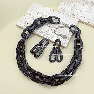 Collar de eslabones de doble capa de resina negra hecho a mano con diseño de cadena gruesa forma ovalada - Product Image 3