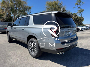 Chevrolet Suburban 2025 SUV Argento 8 Posti Interni in Pelle Fari LED Trasmissione Automatica Pneumatici R20 Tetto Panoramico - Product Image 6